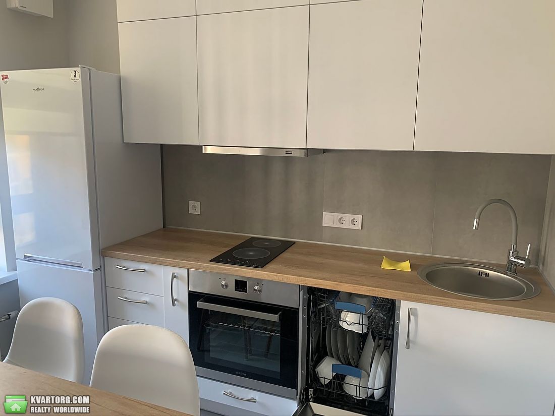 Rent out 1-room apartment. Киев,  Салютная — photo 10
