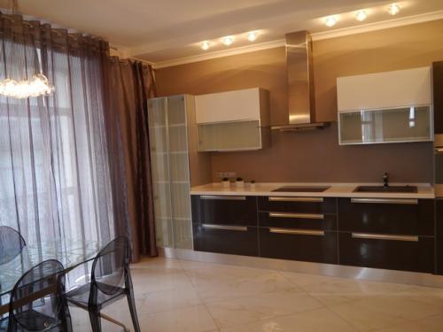 Rent out multi-room apartment. Киев,  Ирининская — photo 4