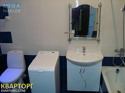 Rent out 2-room apartment. Киев, Соляная — photo 3