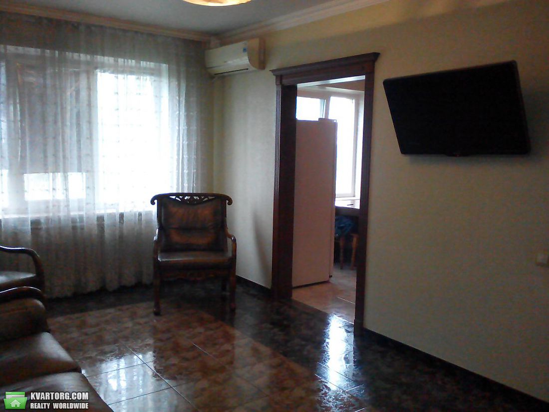 Rent out 3-room apartment. Одесса, Ильфа и  Петрова — photo 1