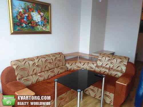 Rent out 2-room apartment. Киев, Жилянская — photo 1