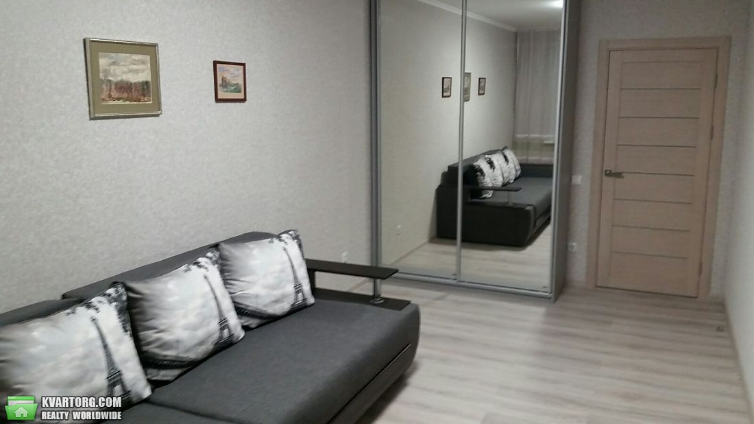 Rent out 1-room apartment. Киев,  Ясиноватский пер — photo 1