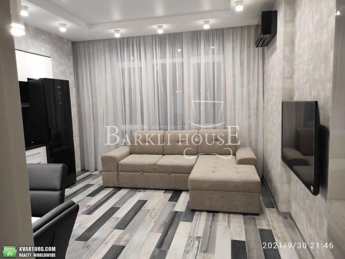Rent out 2-room apartment. Киев,  Саперное поле — photo 1