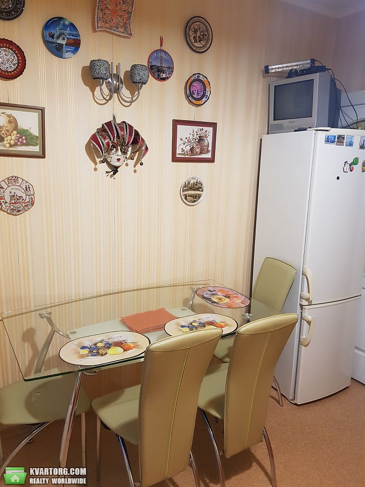 Rent out 2-room apartment. Киев,  Симиренко — photo 2