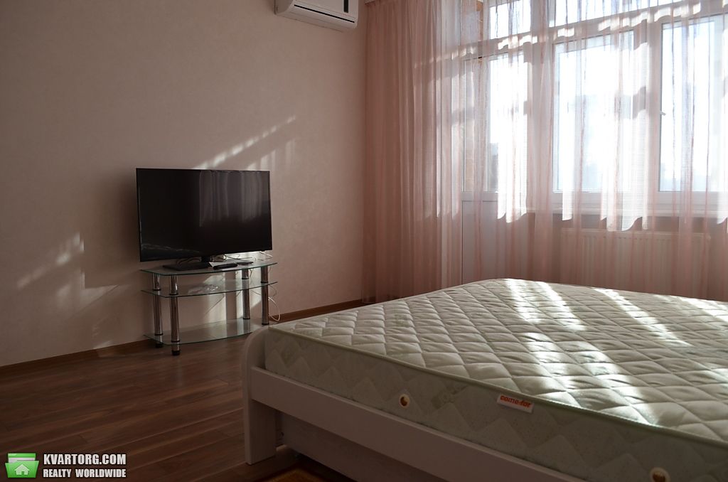 Rent out 3-room apartment. Киев,  Жилянская — photo 8