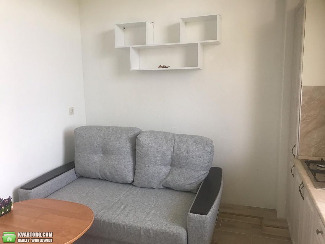 Rent out 1-room apartment. Киев, Бульвар Леси Украинки — photo 2