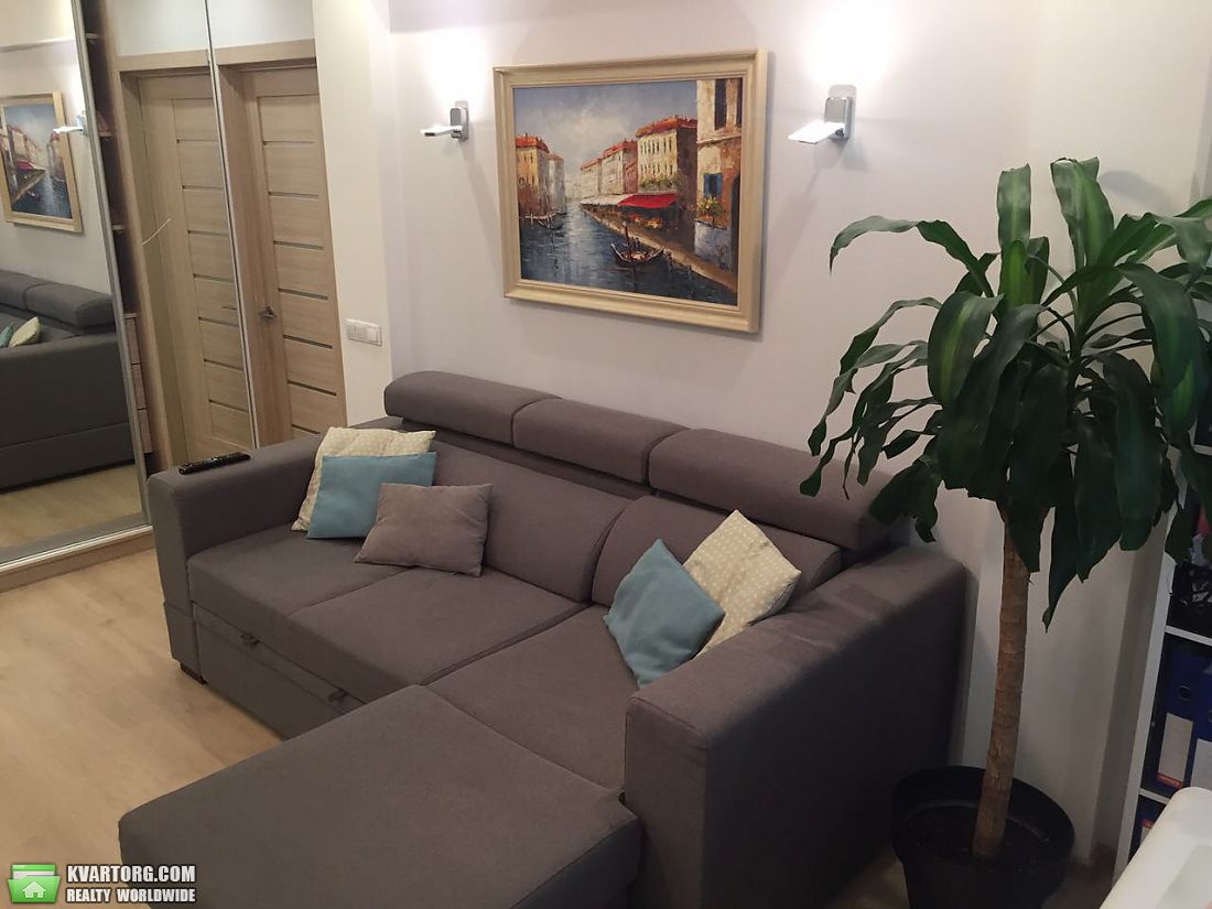 Rent out 2-room apartment. Киев,  Севастопольская — photo 2
