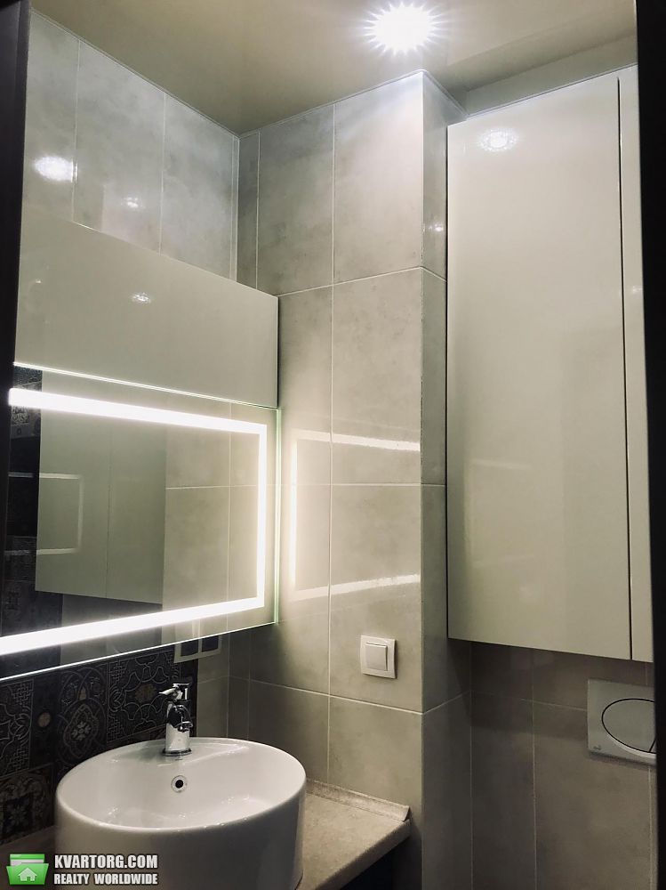 Rent out 2-room apartment. Киев,  Дегтяревская — photo 4
