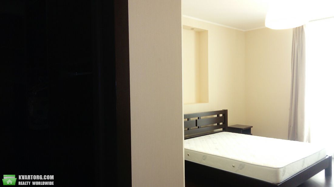 Rent out 2-room apartment. Киев, Щорса — photo 2