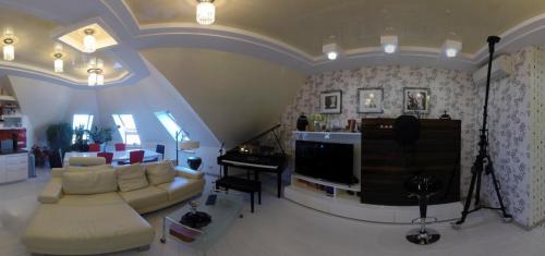 Sell 4-room apartment. Одесса, Среднефонтанская улица — photo 1