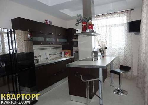 Rent out house. Киев, Богатырская — photo 1