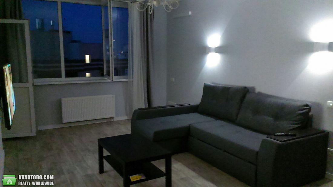 Rent out 2-room apartment. Киев,  Герцена — photo 1