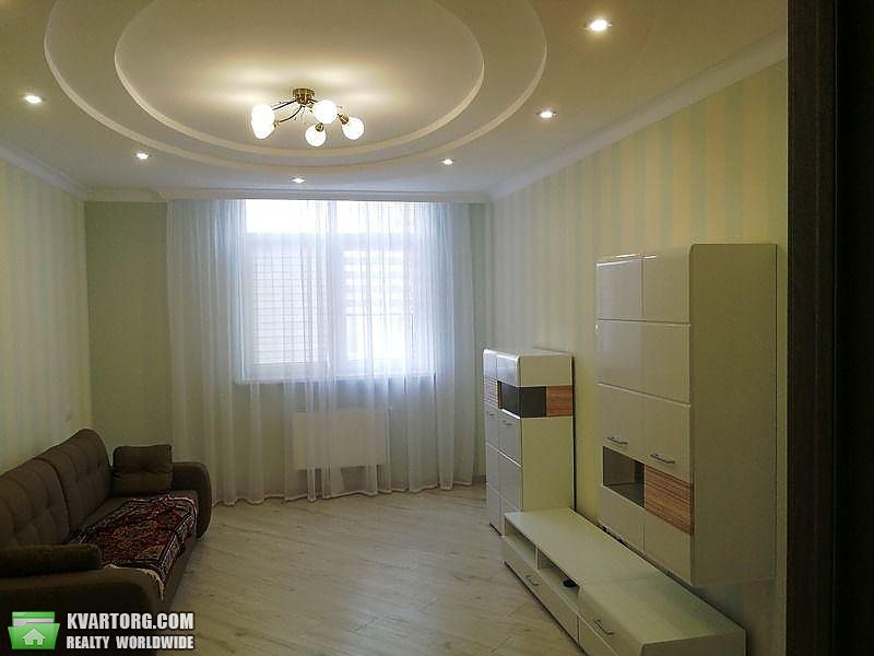 Rent out 2-room apartment. Киев,  Богдановская — photo 1