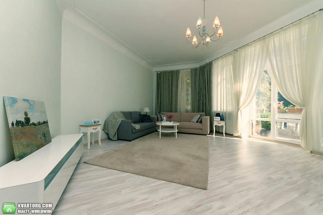 Rent out 3-room apartment. Киев,  Лютеранская — photo 1