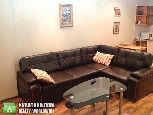 Rent out 2-room apartment. Киев, Жилянская — photo 1