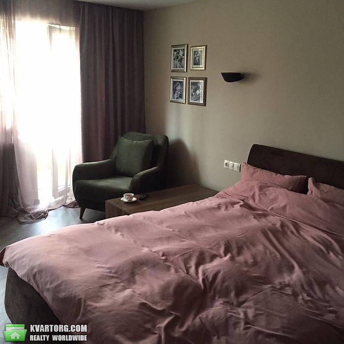 Rent out 1-room apartment. Киев,  Еленовская — photo 1