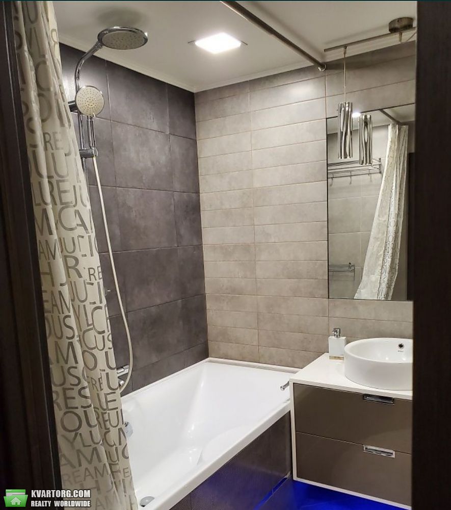Rent out 3-room apartment. Киев,  Радунская — photo 6