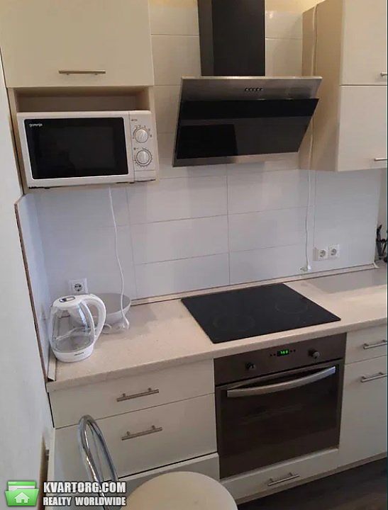 Rent out 1-room apartment. Киев,  Жилянская — photo 1