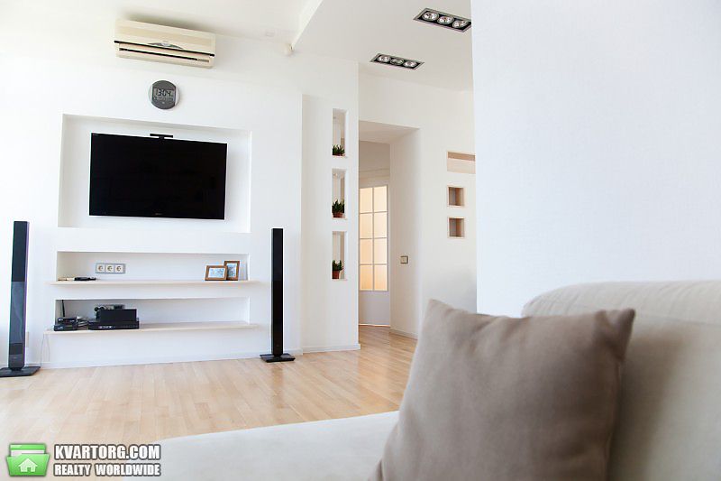 Rent out 2-room apartment. Киев,  Мазепы — photo 5