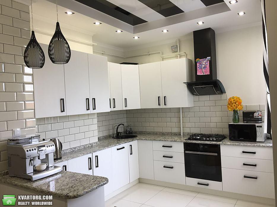 Rent out 3-room apartment. Киев,  Черногорская — photo 8