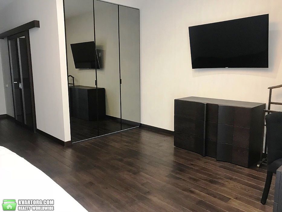 Rent out 4-room apartment. Киев,  Саперное поле — photo 1