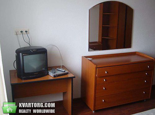 Rent out 2-room apartment. Киев, Панельная — photo 8