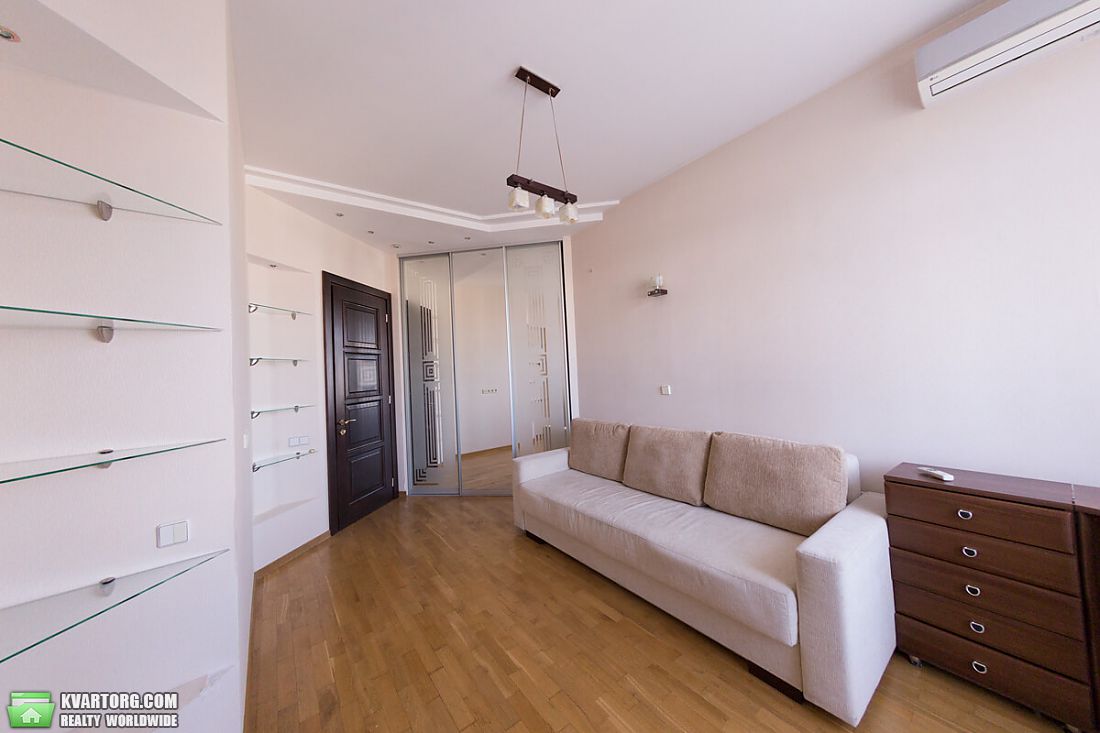 Rent out 2-room apartment. Киев,  Щорса — photo 7