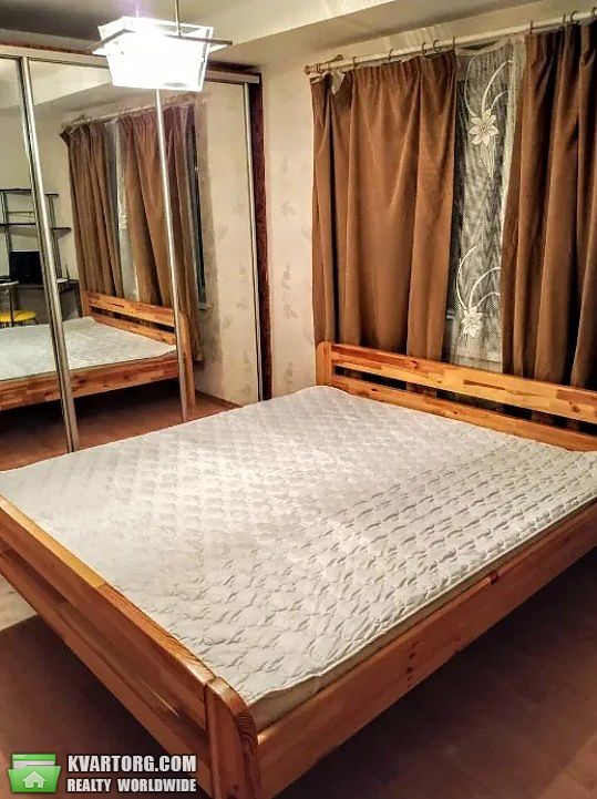 Rent out 2-room apartment. Киев,  Жилянская — photo 1