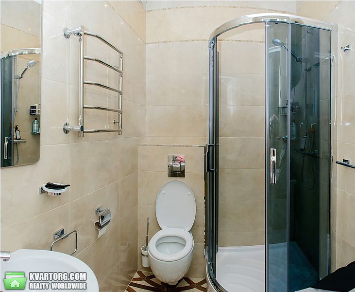Rent out 4-room apartment. Киев,  Институтская — photo 10