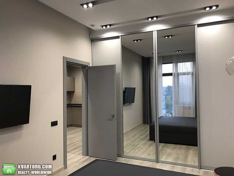 Rent out 2-room apartment. Киев,  Жилянская — photo 5