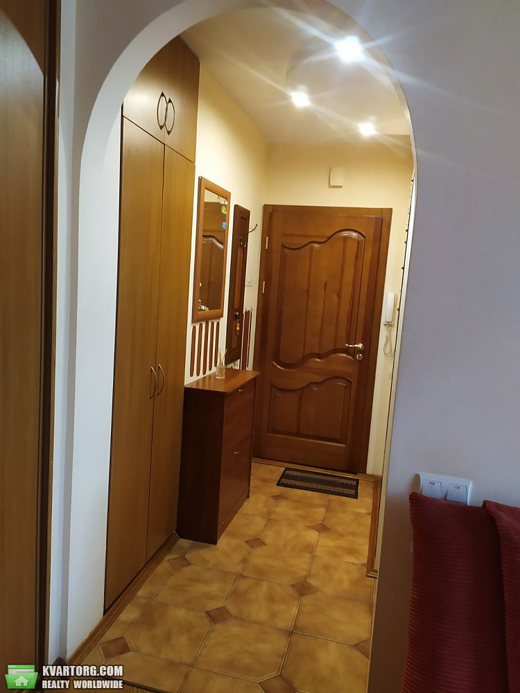 Rent out 2-room apartment. Киев,  Большая Васильковская — photo 1