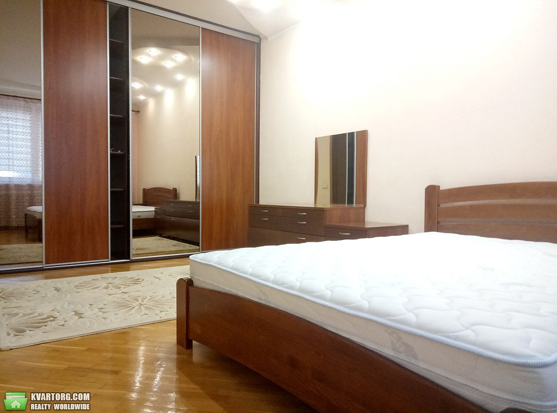 Rent out 2-room apartment. Киев,  Княжий Затон — photo 1