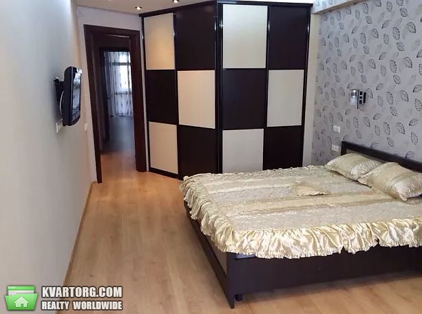 Rent out 3-room apartment. Киев, ернста — photo 9