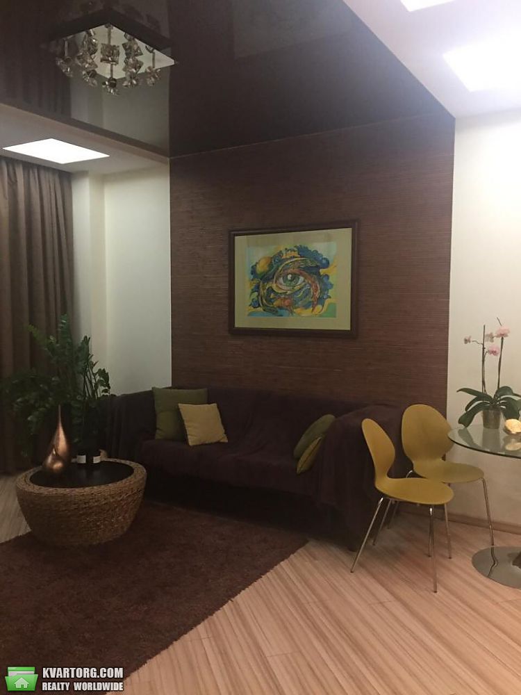 Rent out 2-room apartment. Киев,  Жилянская — photo 2