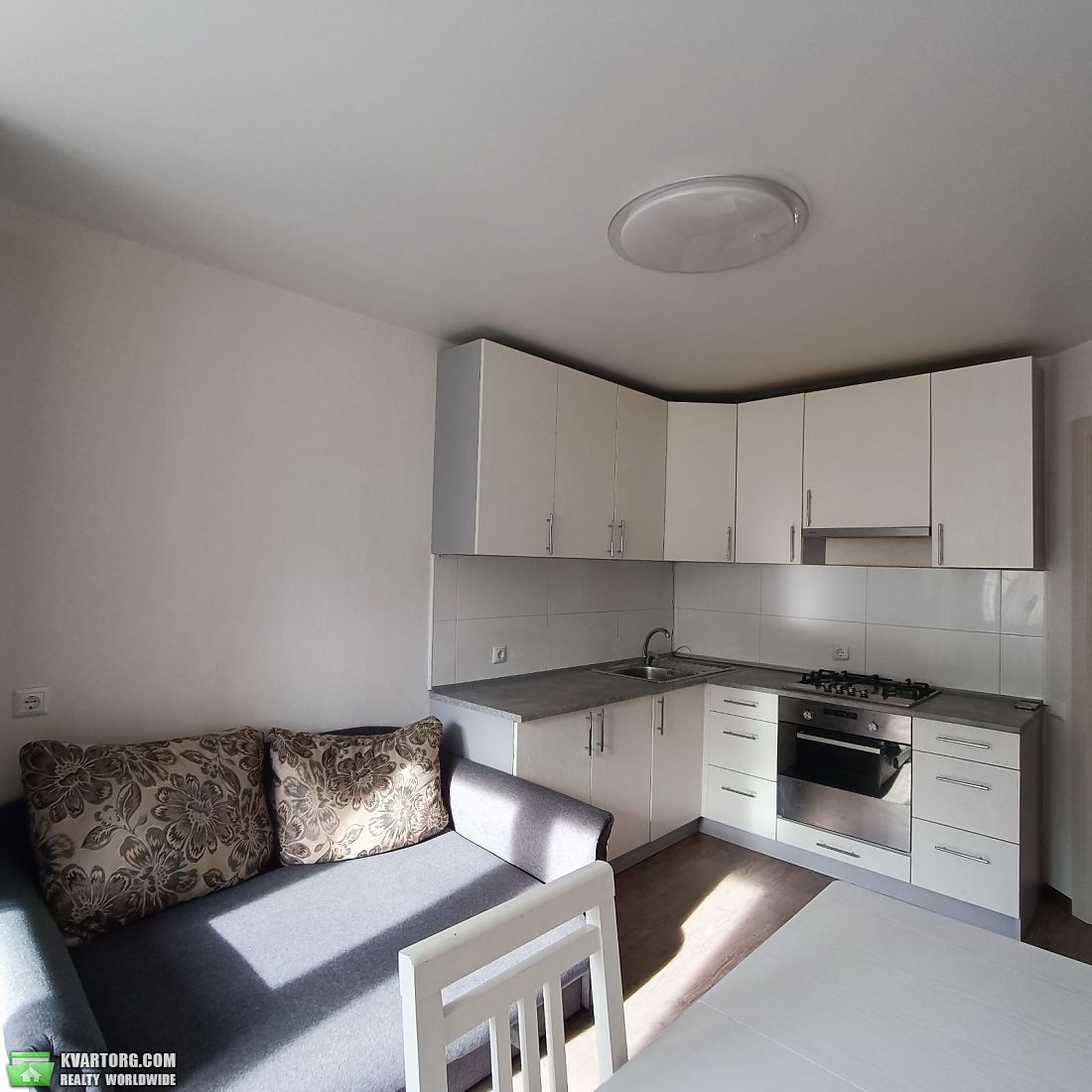Rent out 1-room apartment. Киев, Бархатная — photo 2