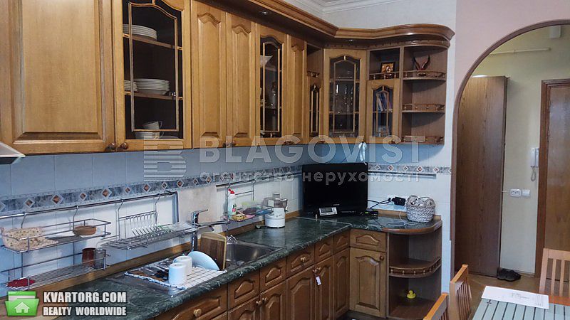 Rent out 2-room apartment. Киев, Жилянська — photo 3
