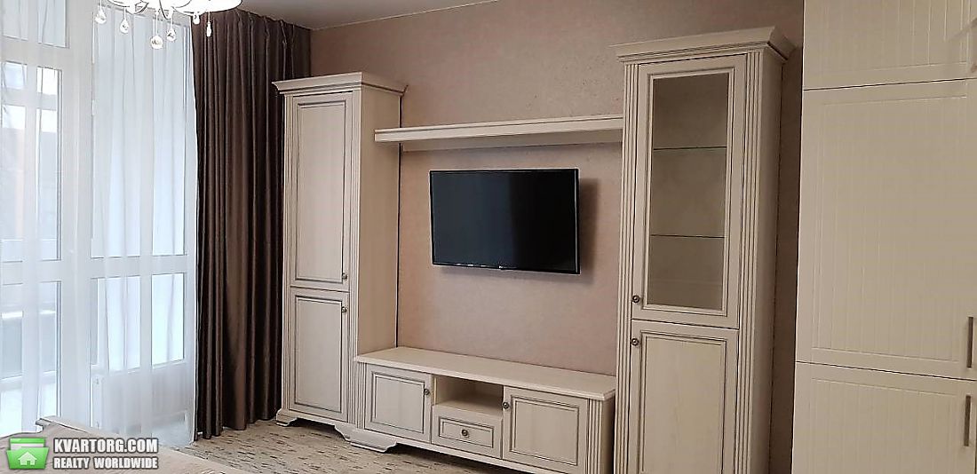 Rent out 1-room apartment. Киев, Предславенская — photo 1