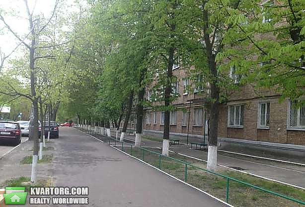 Sell 3-room apartment. Киев,  Салютная — photo 1