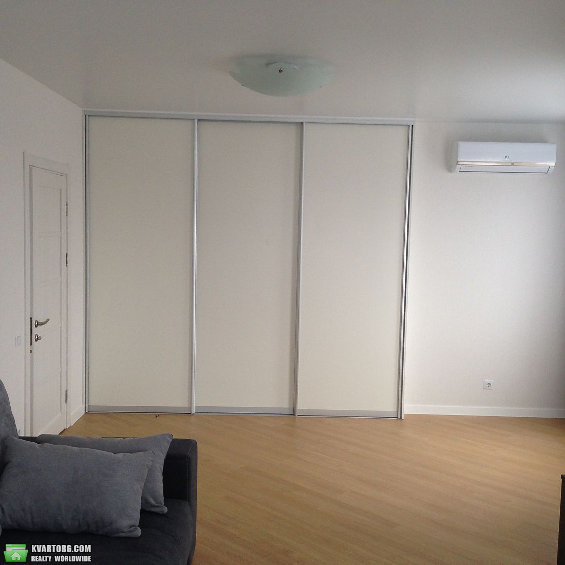 Rent out 2-room apartment. Киев, Комарова космонавта просп — photo 1