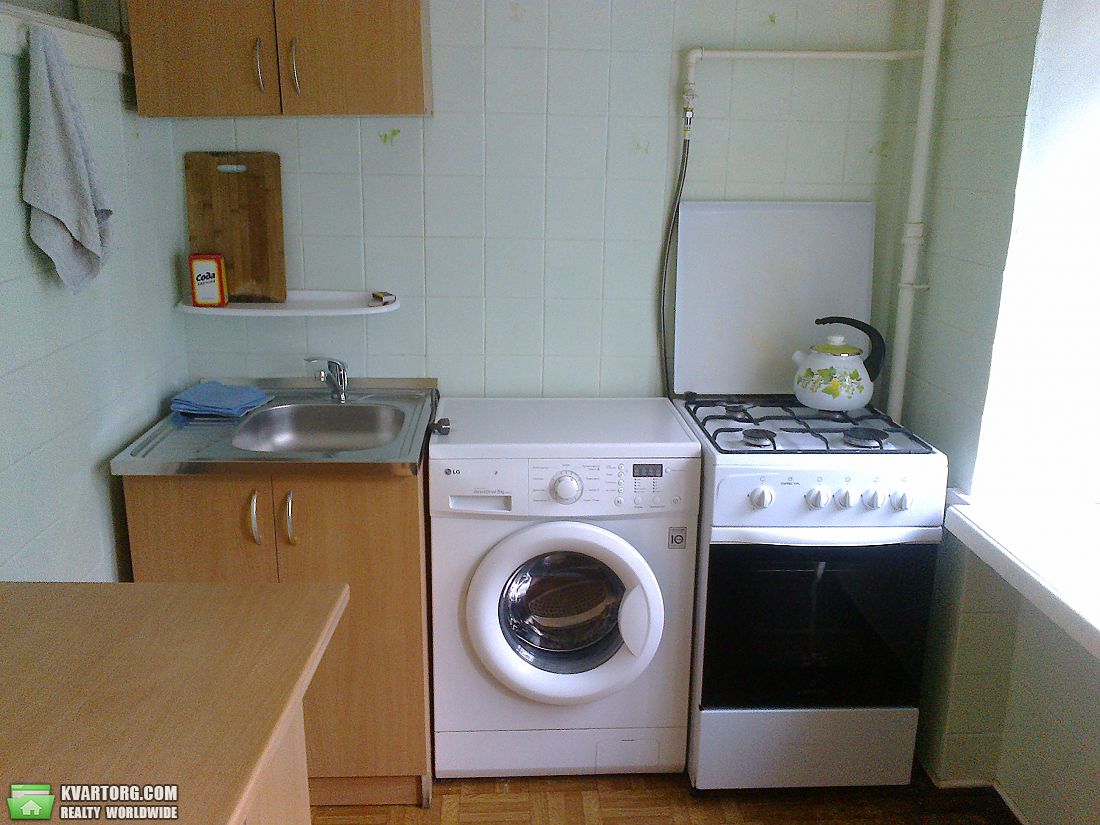 Rent out 1-room apartment. Киев, Лаврская — photo 1