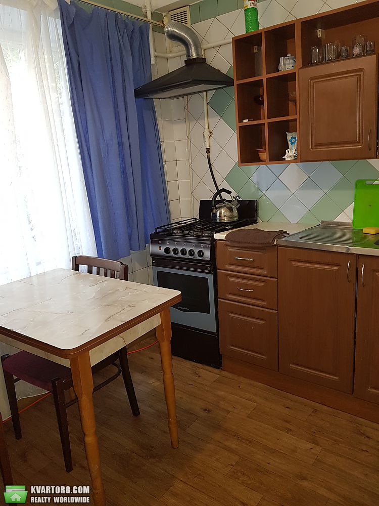 Rent out 1-room apartment. Киев,  Салютная — photo 2