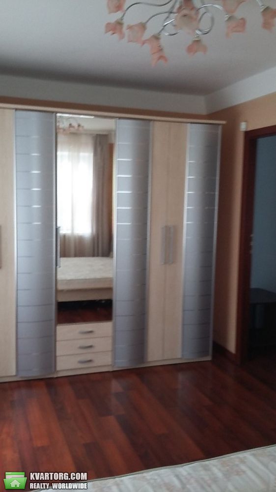 Rent out 2-room apartment. Киев, Соломенская — photo 3