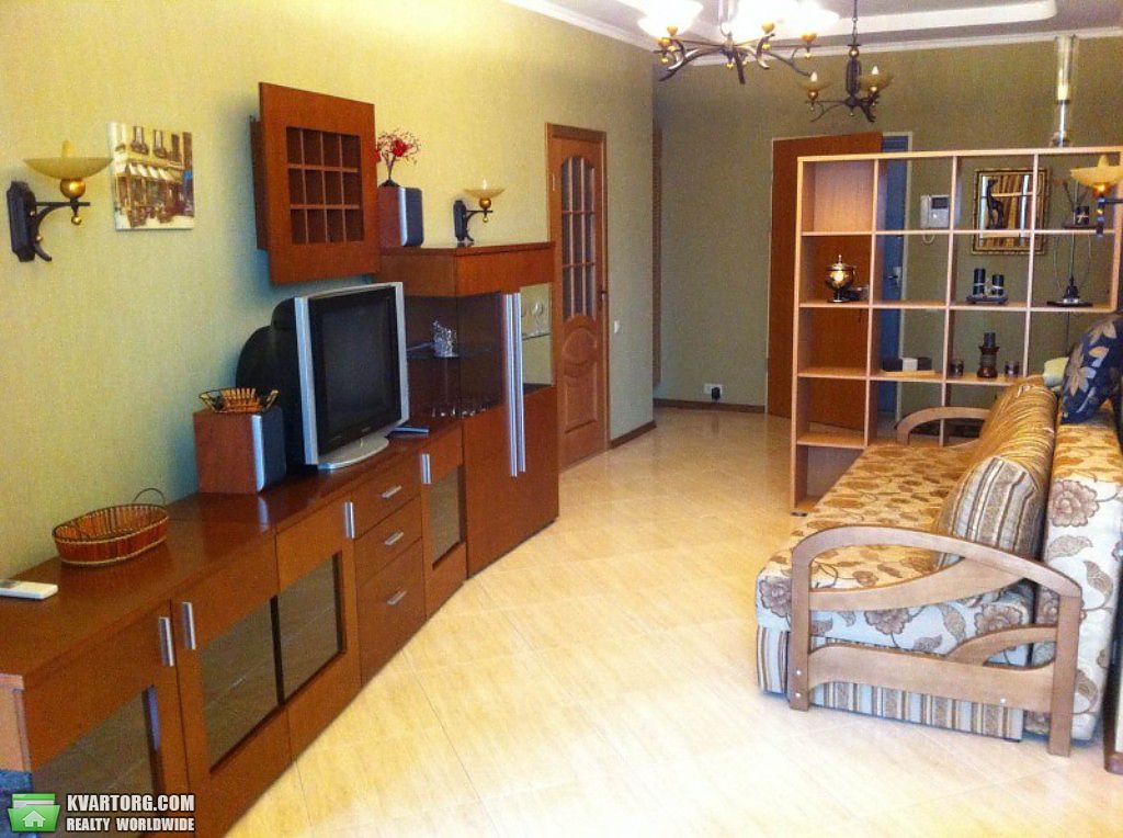 Rent out 2-room apartment. Киев,  Жилянская — photo 3