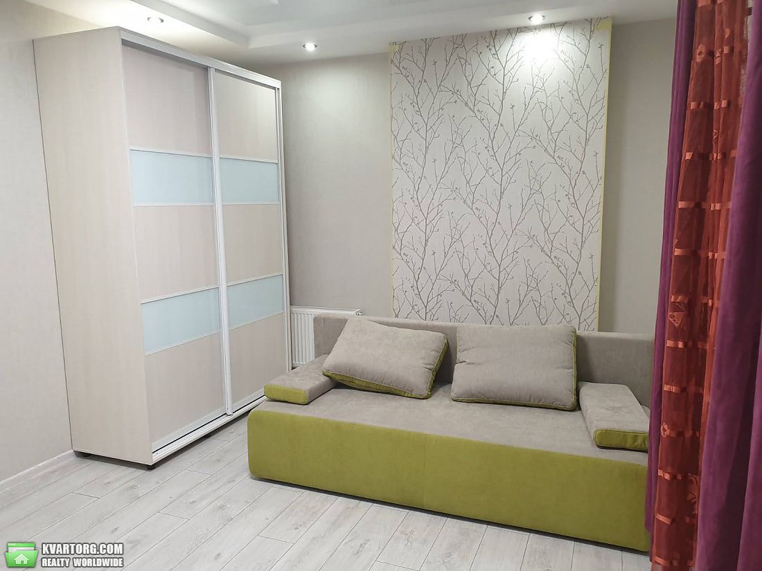 Rent out 2-room apartment. Киев,  Петропавловская — photo 1