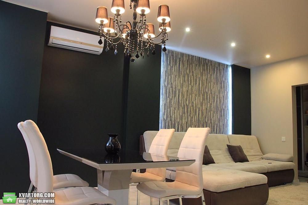 Rent out 3-room apartment. Киев,  Эрнста — photo 1