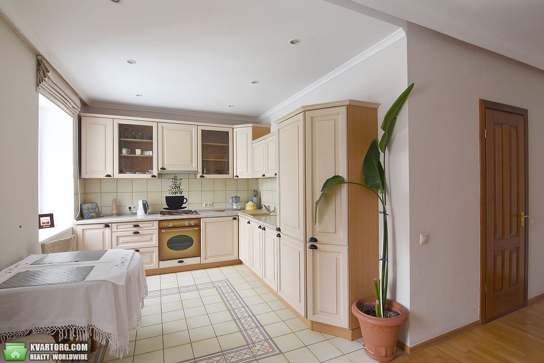 Rent out 2-room apartment. Киев,  Трехсвятительская — photo 1