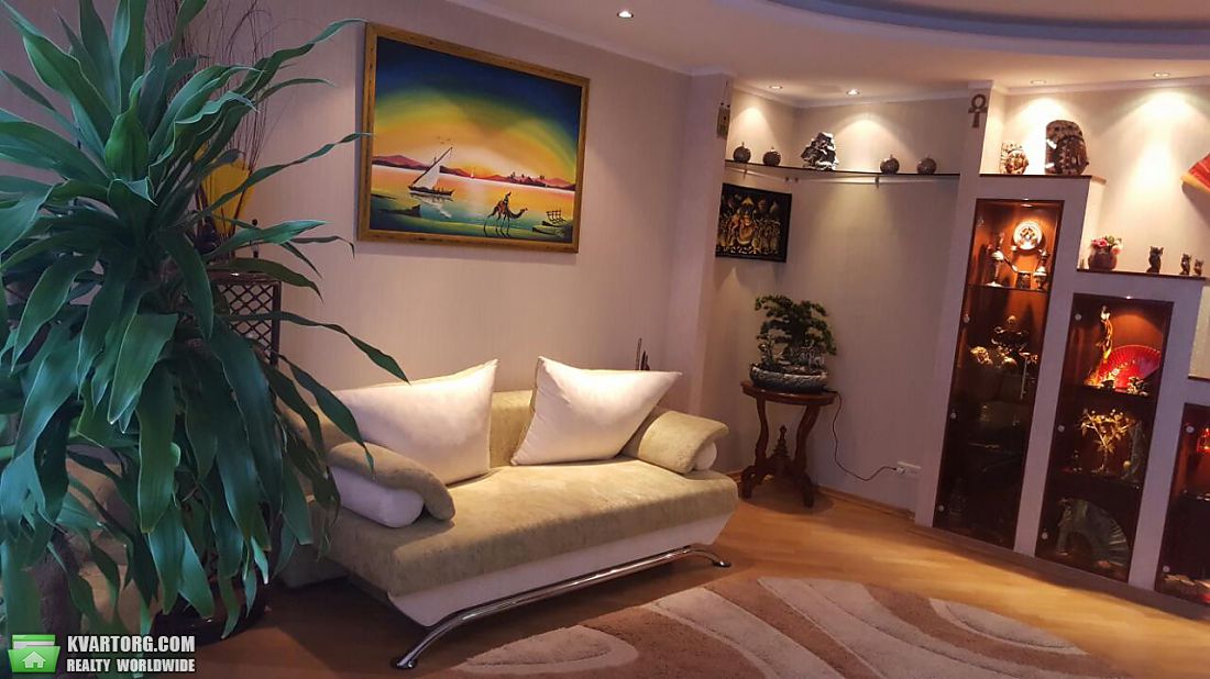 Rent out 3-room apartment. Киев,  Автозаводская — photo 2