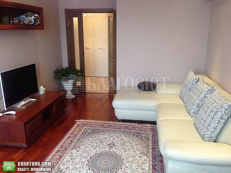 Rent out 3-room apartment. Киев,  Дегтяревская — photo 2