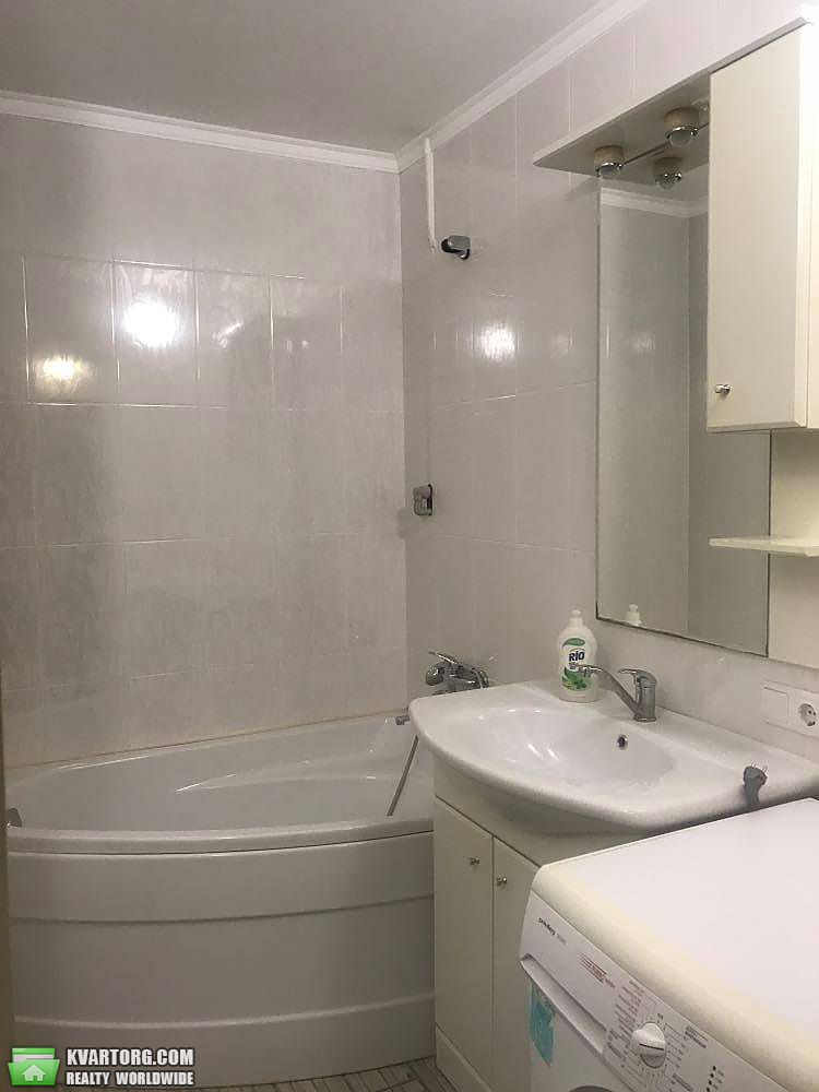Rent out 3-room apartment. Киев,  Малоподвальная — photo 9