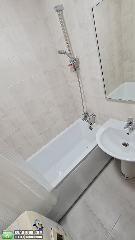 Rent out 2-room apartment. Киев, Вершигоры Петра ул. — photo 1